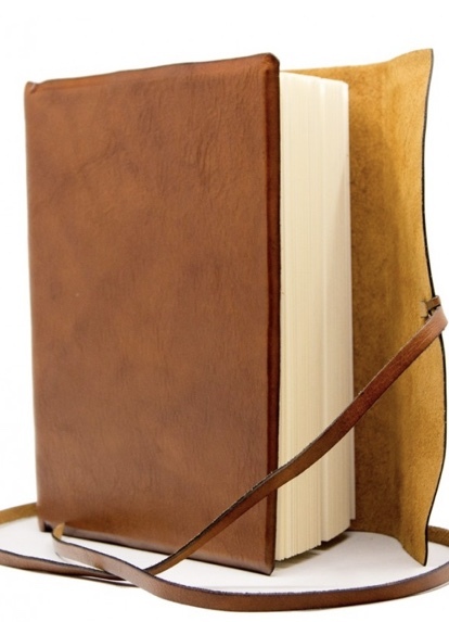 Leder notitieboek met veter en omslag honing